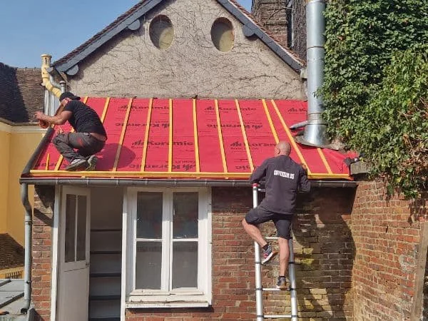 Artisan sur toiture — BS Couvreur près de Maincy