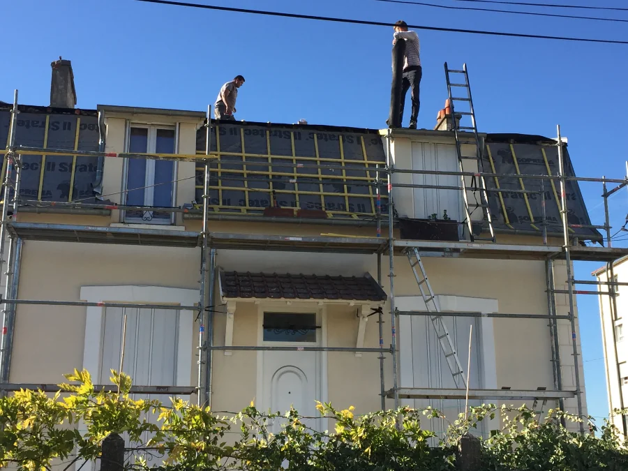 Chantier rénovation toiture — BS Couvreur près de Nandy