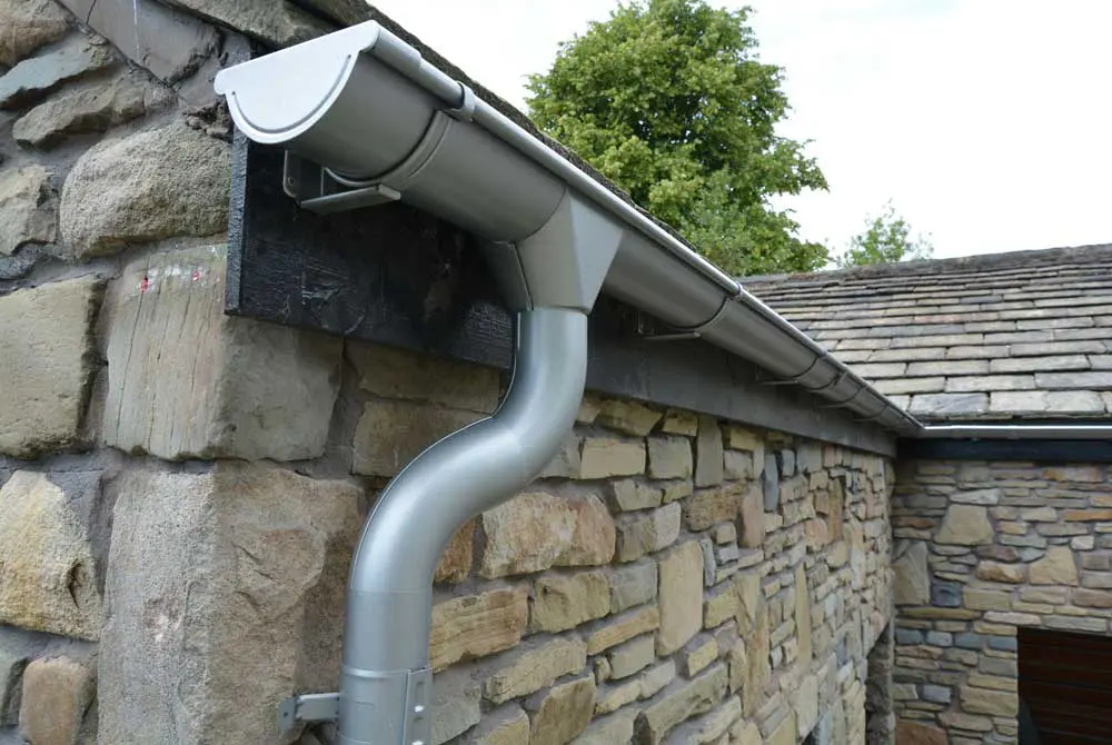 Gouttière aluminium — BS Couvreur près de Nandy