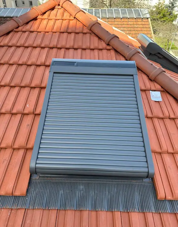 Velux volet roulant — BS Couvreur près de Nemours