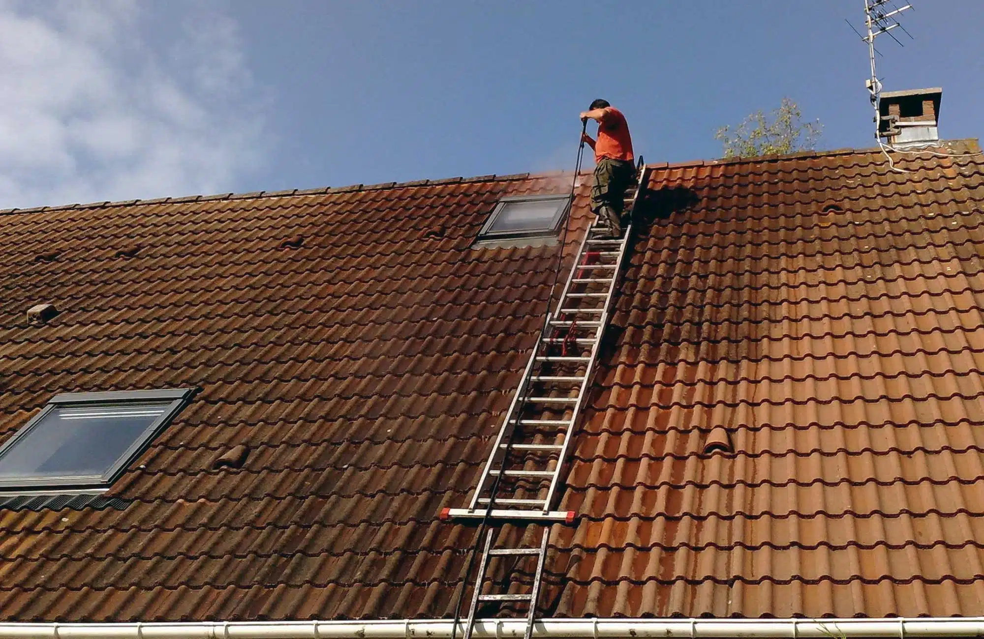 Nettoyage toiture — BS Couvreur près de Maincy