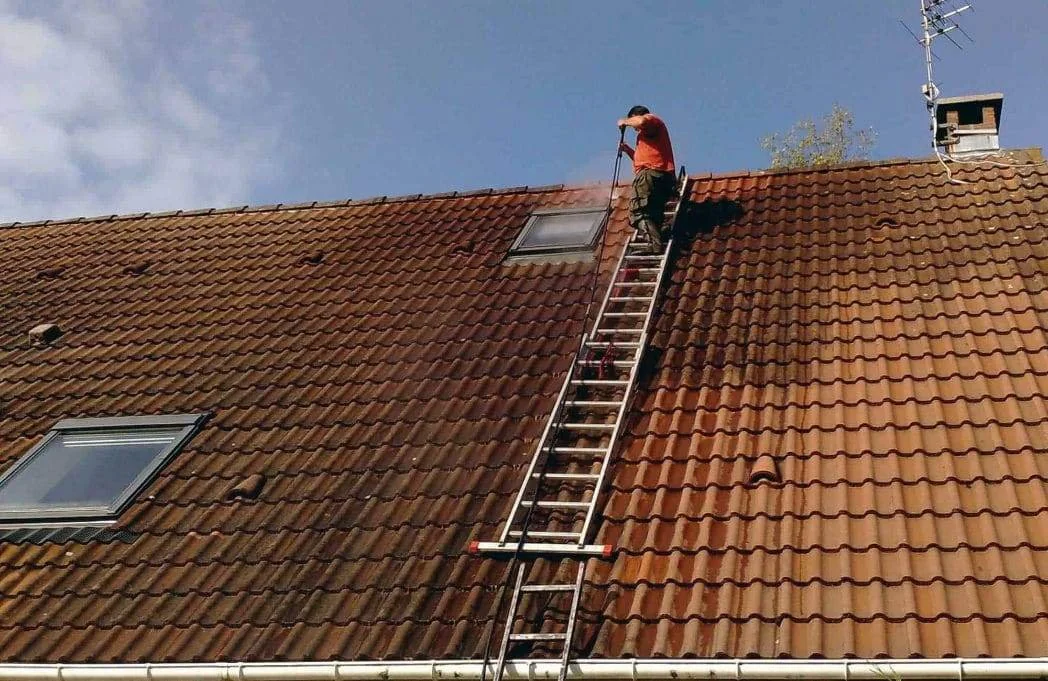 Nettoyage de toiture — BS Couvreur Seine-et-Marne