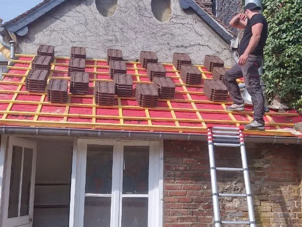 Pose tuiles toiture — BS Couvreur près de Ury